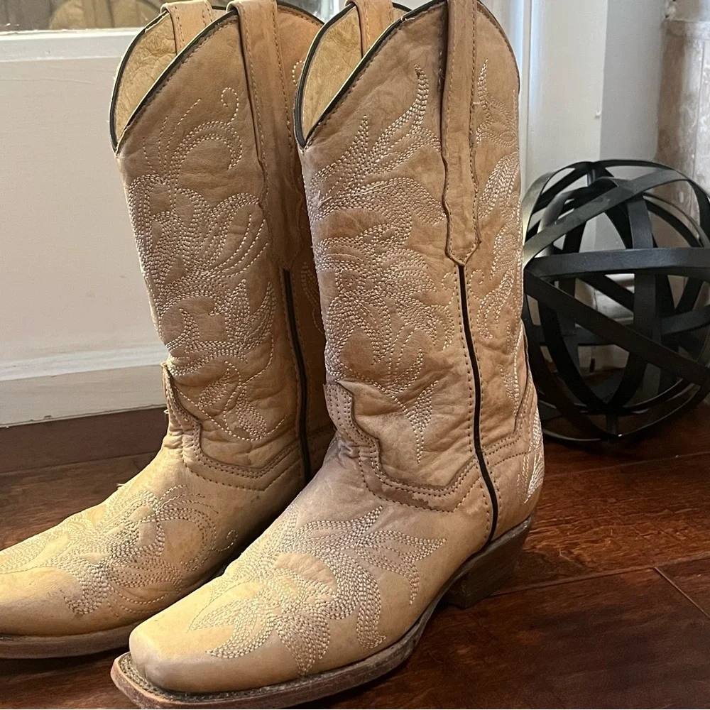 Veretta Cowgirl Boots - Off White - Picture 4 of 12